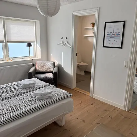 Sea Med Eget Bad Og Toilet, 200 M Til *